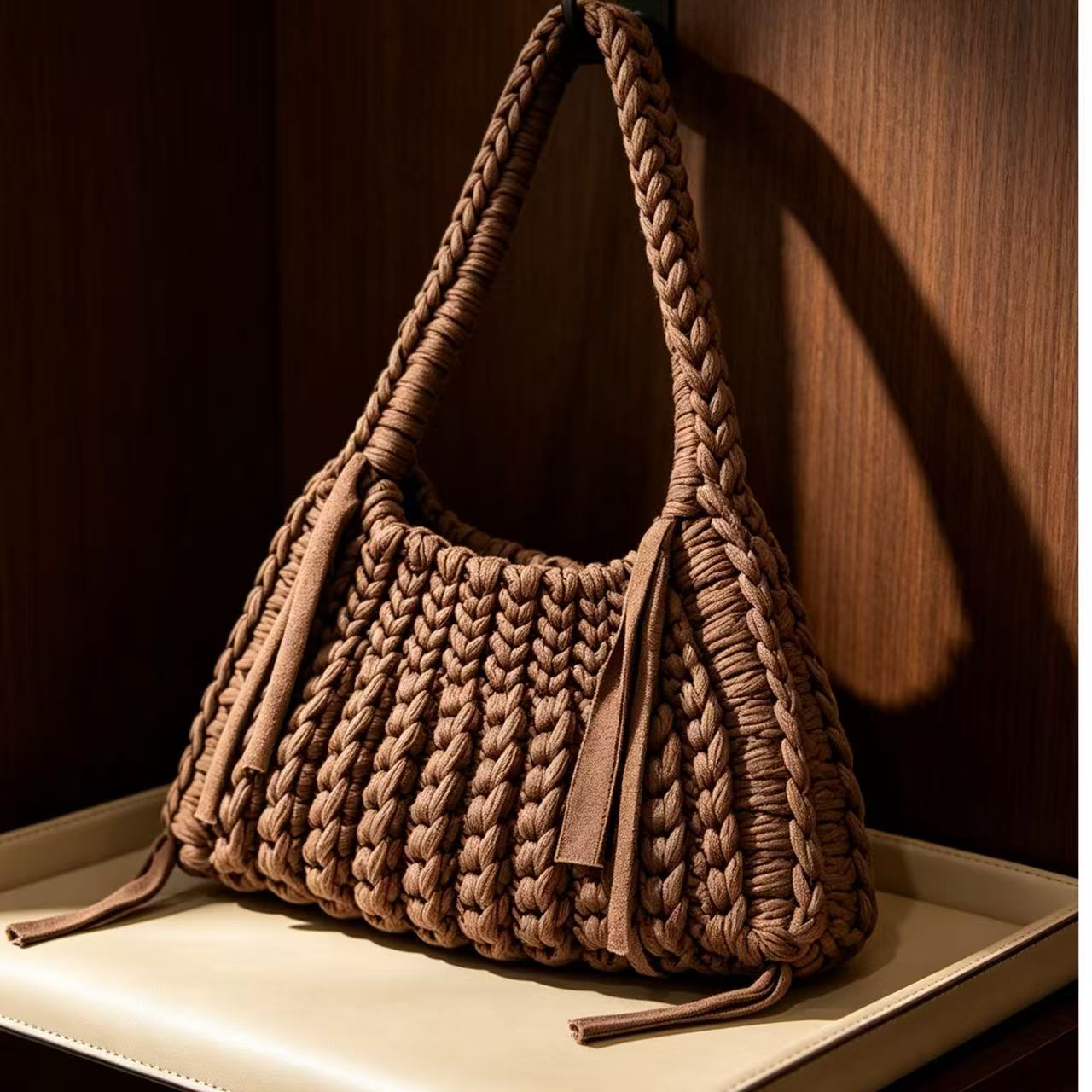 Women's Handbag with a Fashion - đánh giá và giá Interior Design Open Space